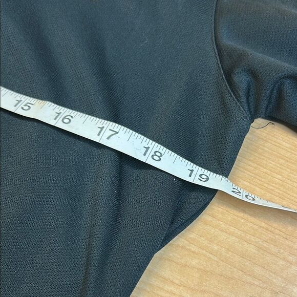 IA Hawkeyes Pro Edge Black and Yellow golf Men's Polo Shirt - Picture 5 of 5